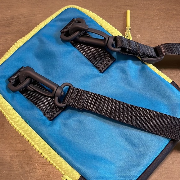 Lululemond easy access crossbody bag - Picture 4 of 4